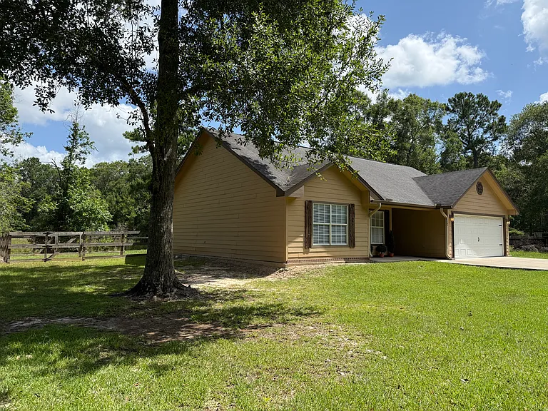 165 Southland Dr — Photo 2