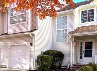 15 Weatherhill Rd, Hamburg, NJ 07419