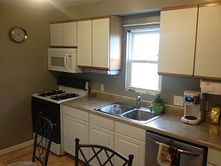 2nd image of 559 Walnut St