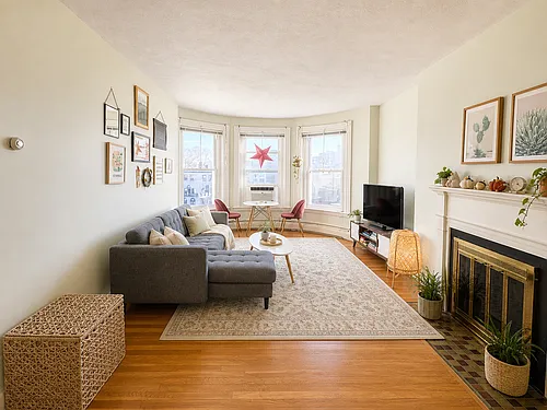 922 Beacon St #32 Photo 1