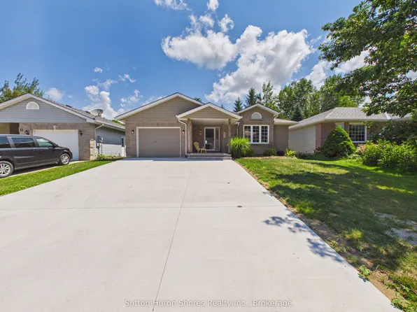 14 Eastgate Dr, Saugeen Shores, ON N0H 2L0