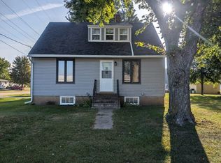 410 N Walnut Ave, Graettinger, IA 51342