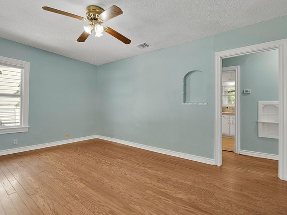 4th image of 317 Frost St