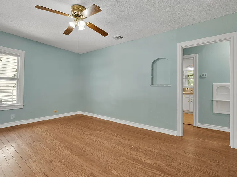 317 Frost St — Photo 4