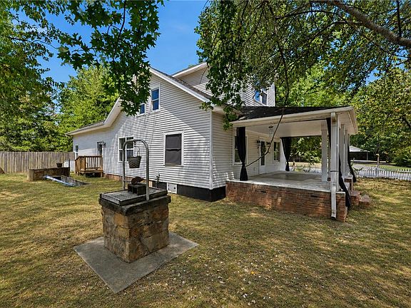3rd image of 218 Kate Smith St