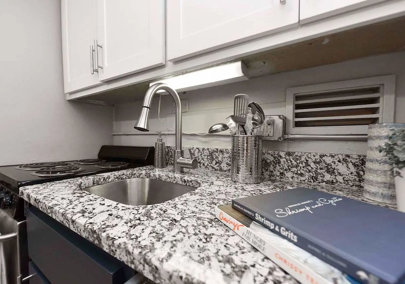 The Flats at Jackson Square — Photo 4