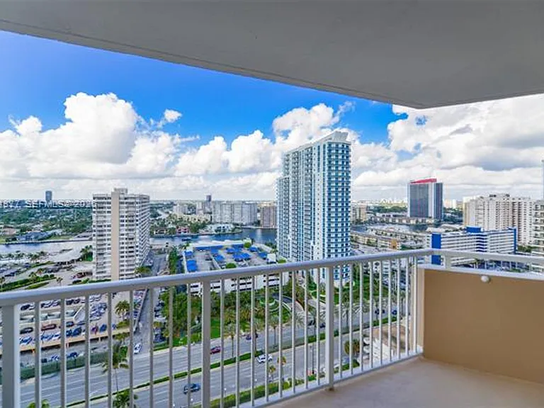 1950 S Ocean Dr #19E — Photo 4