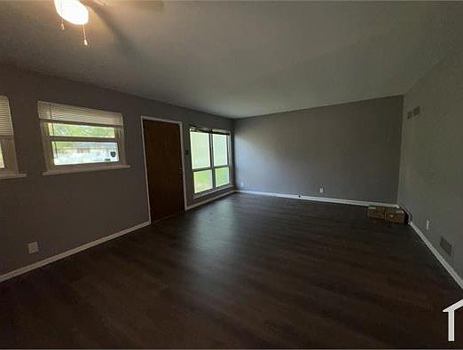 4th image of 10214 Valley Dr