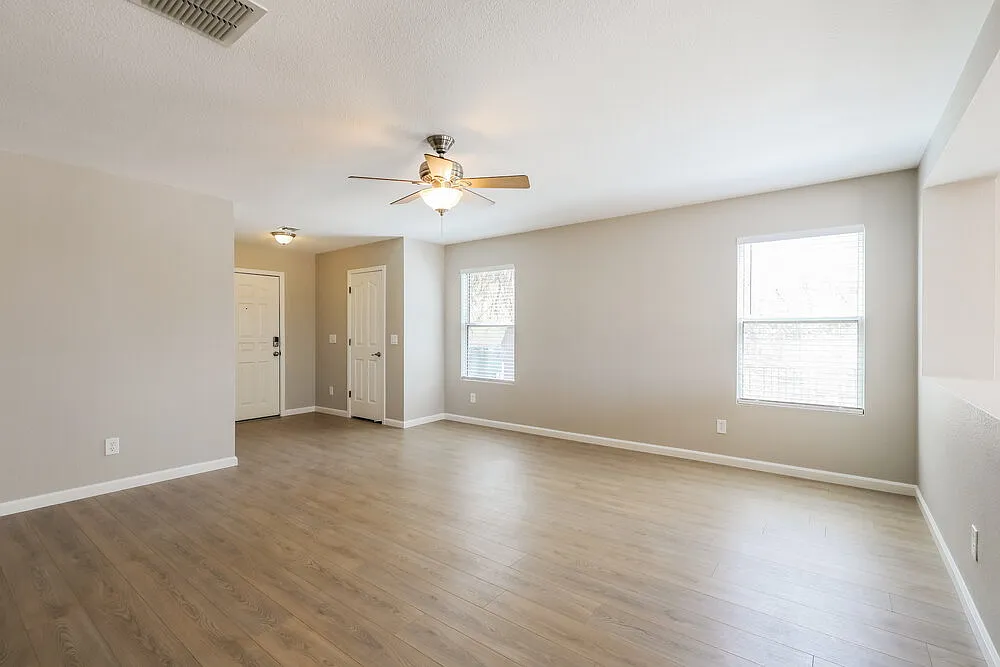 3 bed, 2.5 bath, 2050 sqft, $1,825 — Photo 4