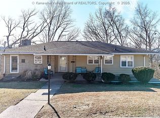 1555 Summit Dr, Charleston, WV