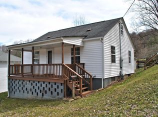 200 Wolf St, Narrows, VA 24124
