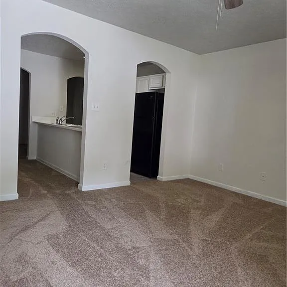 975 Windwood Ct — Photo 6
