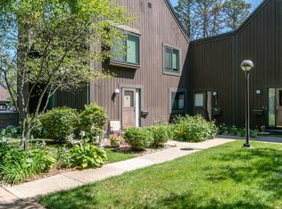 105 Inverness Ct, Kalamazoo, MI 49006