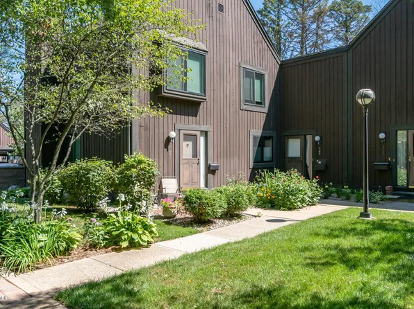 105 Inverness Ct, Kalamazoo, MI 49006