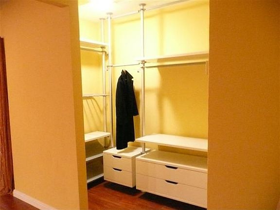 Closet system