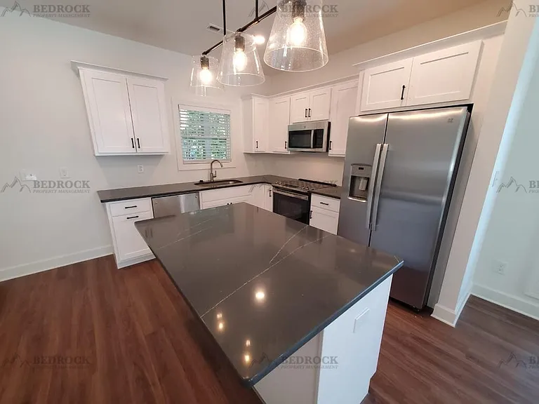 617 Wellingburg Rd SE — Photo 10