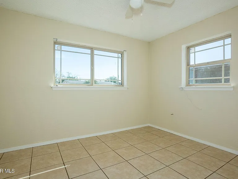 9309 Montgomery Dr — Photo 14