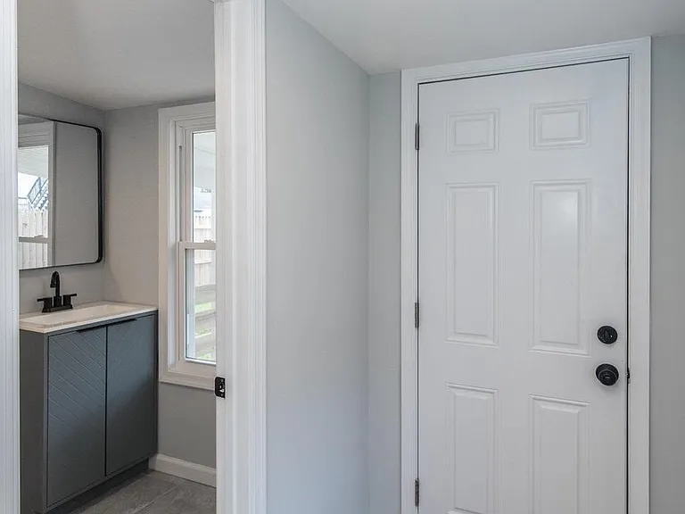 647 Spruce St — Photo 12