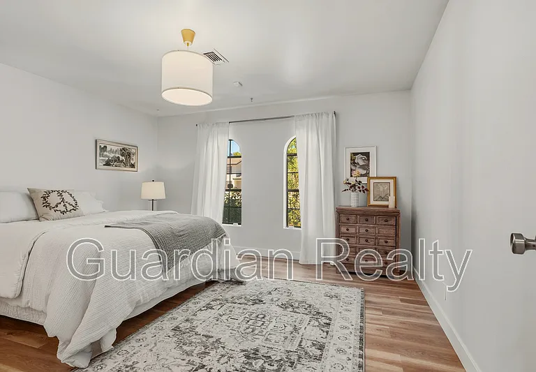 3007 La Mesa Dr — Photo 4
