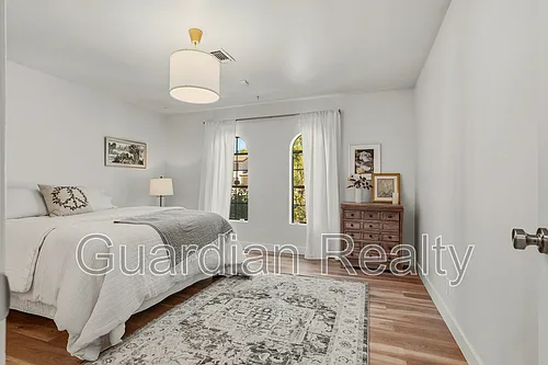 3007 La Mesa Dr Photo 1