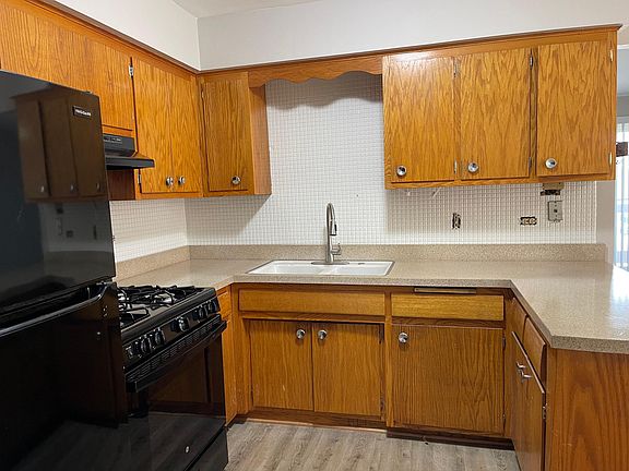 3rd image of 5907 W 79th St #1E