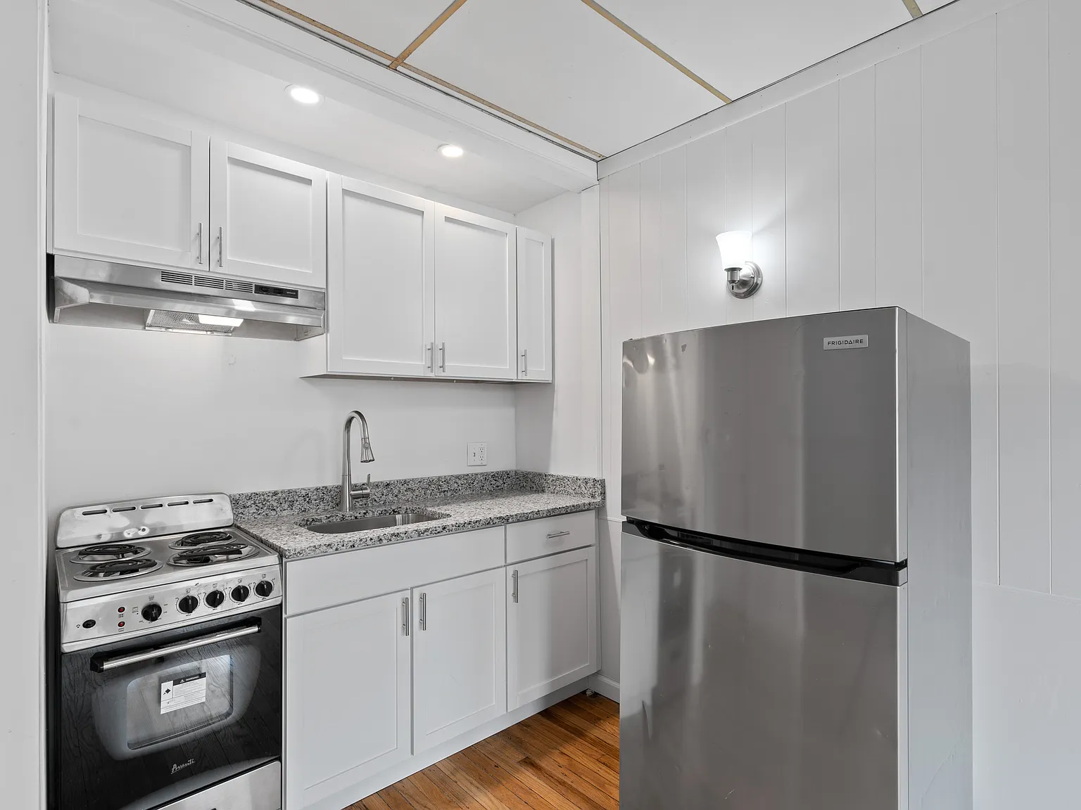 Studio, 400 sqft, $1,100 — Photo 1