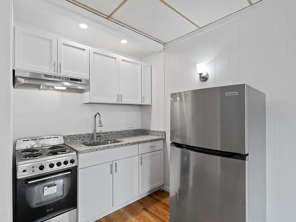 1440 W Howard St #3