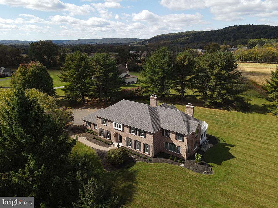 1st image of 4420 Apple Tree Ln