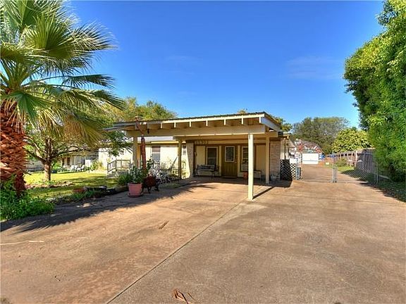 Carport with additional driveway & parking space