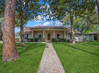 210 Ridgemont Dr, Alvin, TX 77511