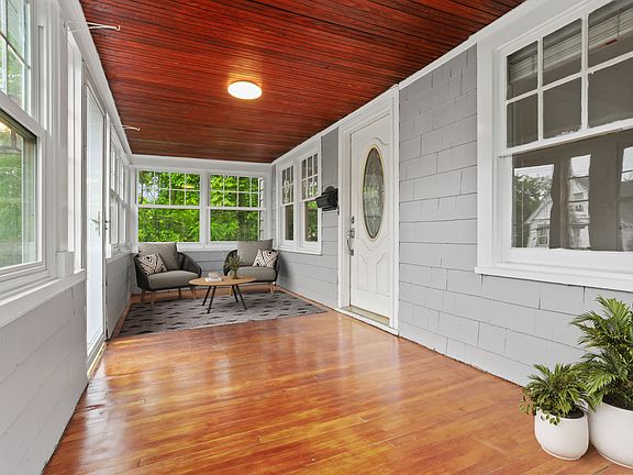 3rd image of 19 Deane Pl