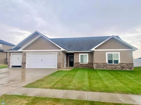 2433 Harbor Ln W, West Fargo, ND 58078