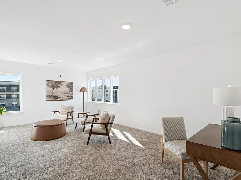 2410 W Charleston St — Photo 52