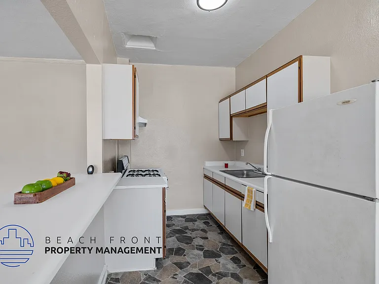 418 S. Normandie Ave — Photo 9