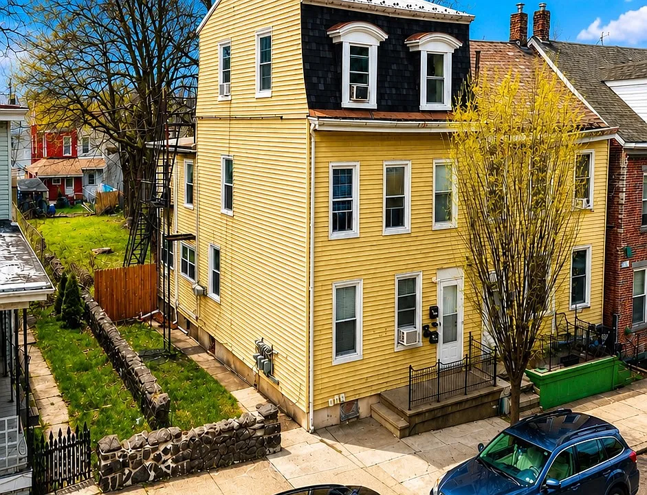 1113 Ferry St #3