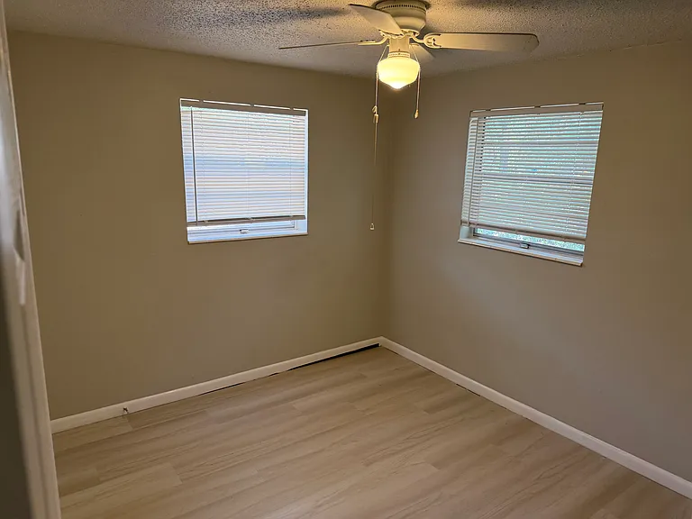 277 Grandview Ave — Photo 17