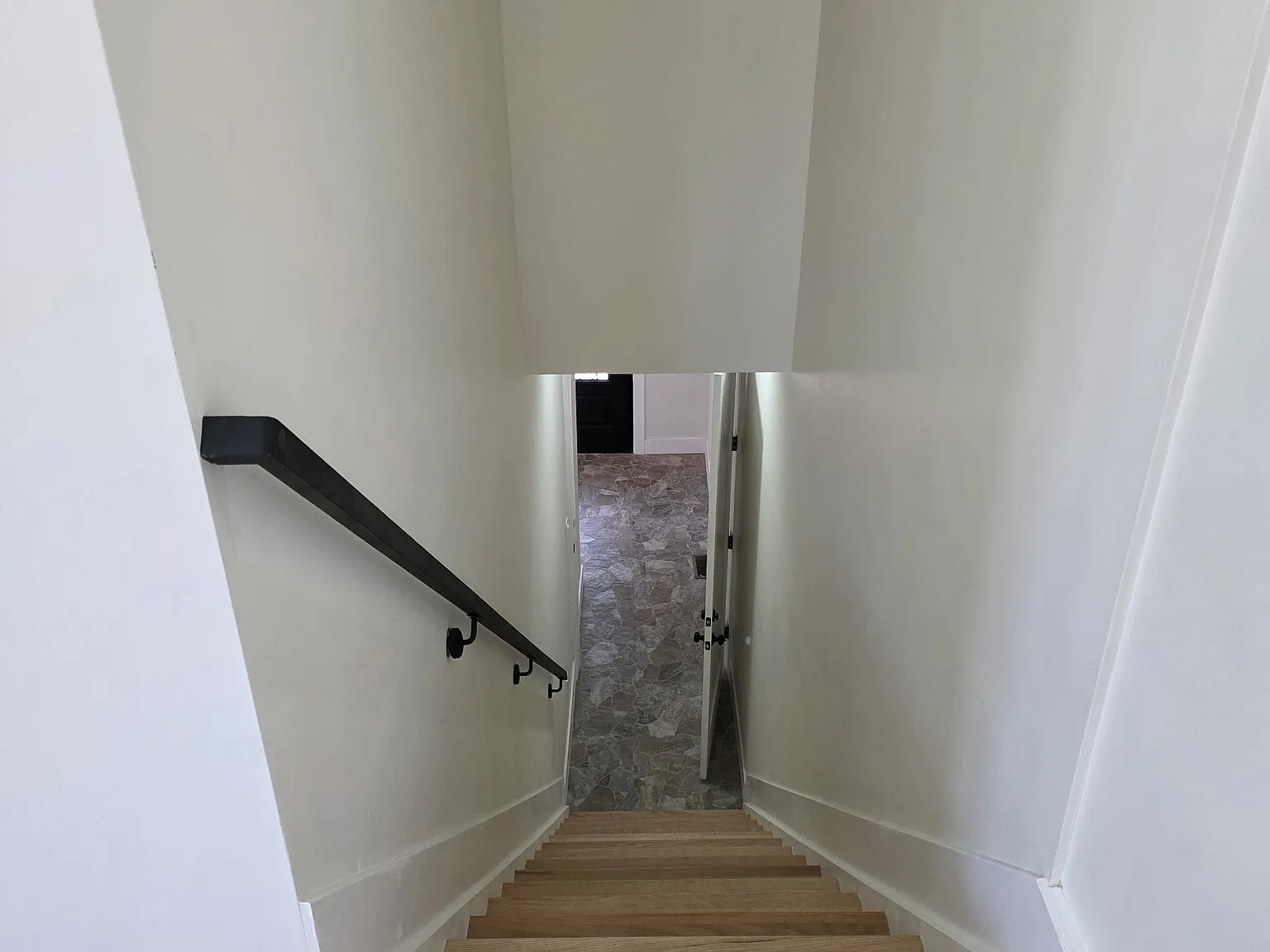 3 bed, 1500 sqft, $4,300 — Photo 2