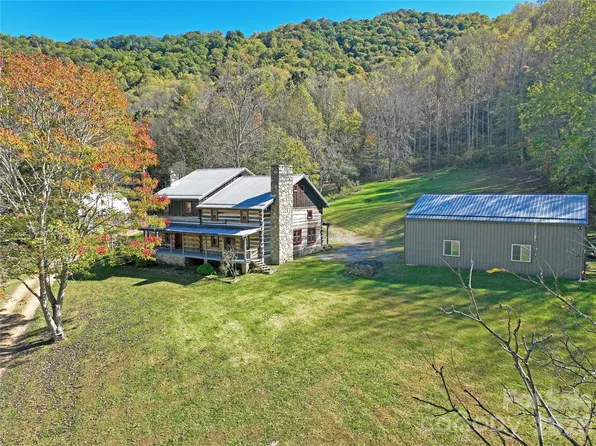 146 Gentry Farm Dr, Hot Springs, NC 28743