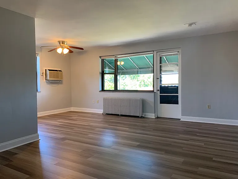 Royal Gardens Apartments — Photo 104