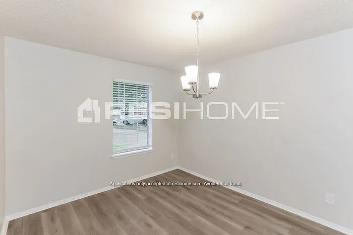 913 Pepperidge Ct — Photo 8