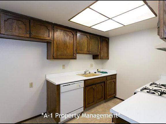 3rd image of 1315 Oak Terrace Ct