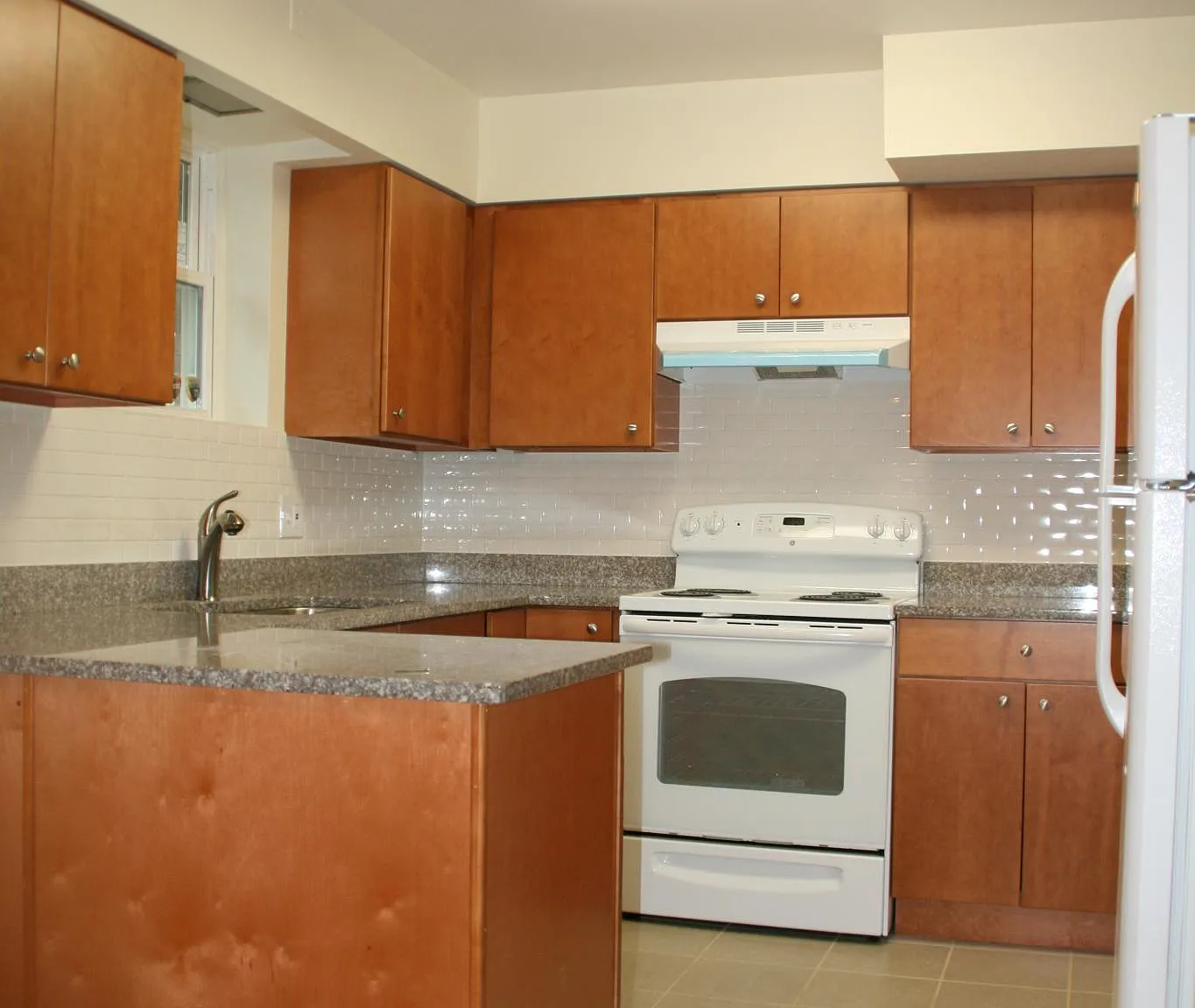 2 bed, 950 sqft, $1,800 — Photo 2