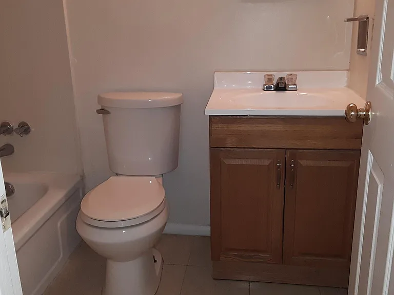 1025 Shackelford Rd — Photo 3