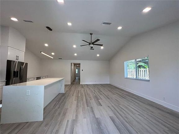 5th image of 1402 NE 34th St #B
