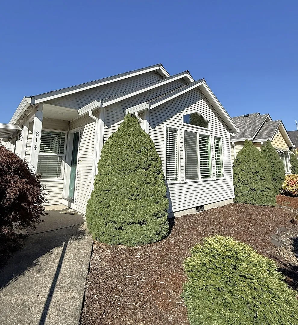 Spacious 3 Bedroom Ranch Home in Battle Ground! — Photo 3