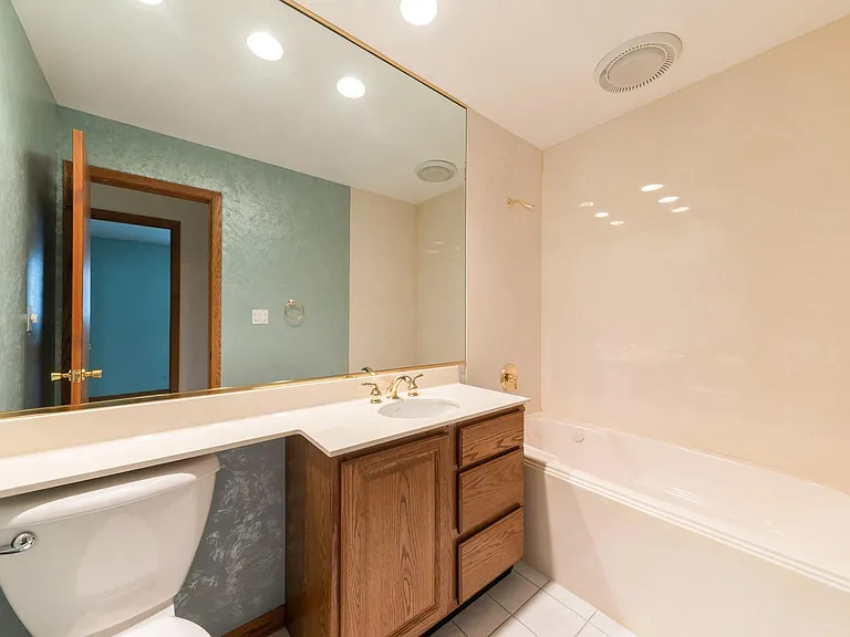 1807 N Larch Dr — Photo 9