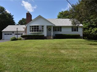 17 Sunset Ln, Bloomfield, CT 06002