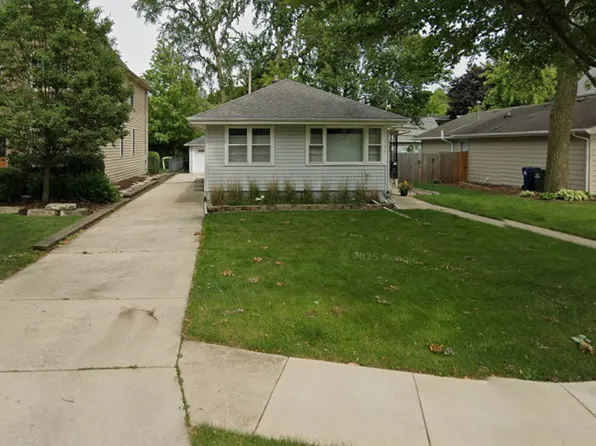 1132 N Main St, Naperville, IL 60563
