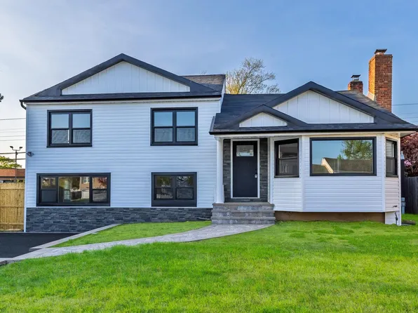 38 Bradford Lane, Bethpage, NY 11714