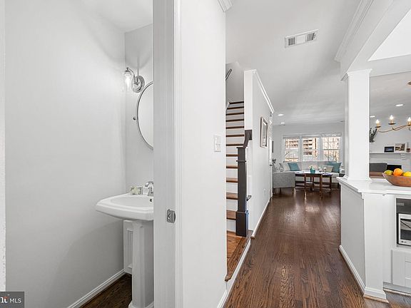 2nd image of 2520 Fairfax Dr #4DIII